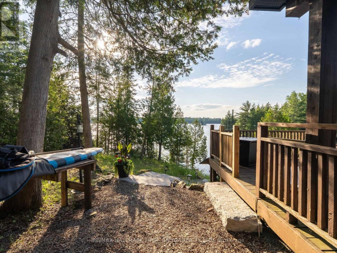 402 STEENBURG LAKE ROAD S, 