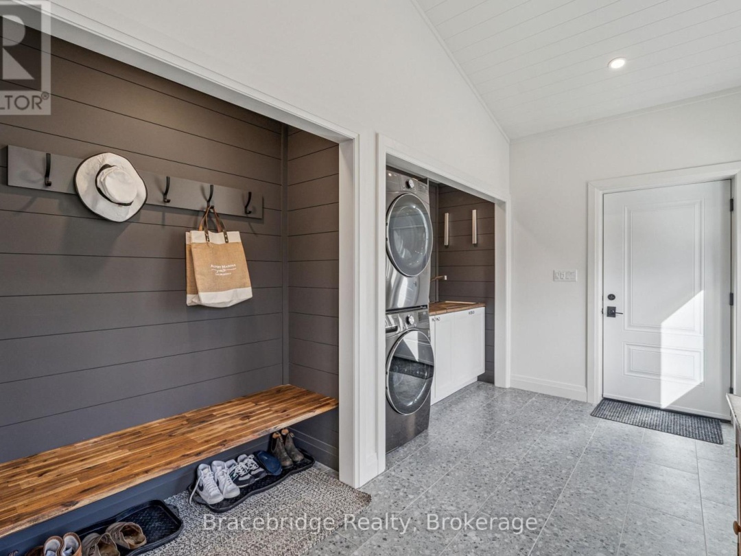 1006 STEPHENS BAY ROAD, 