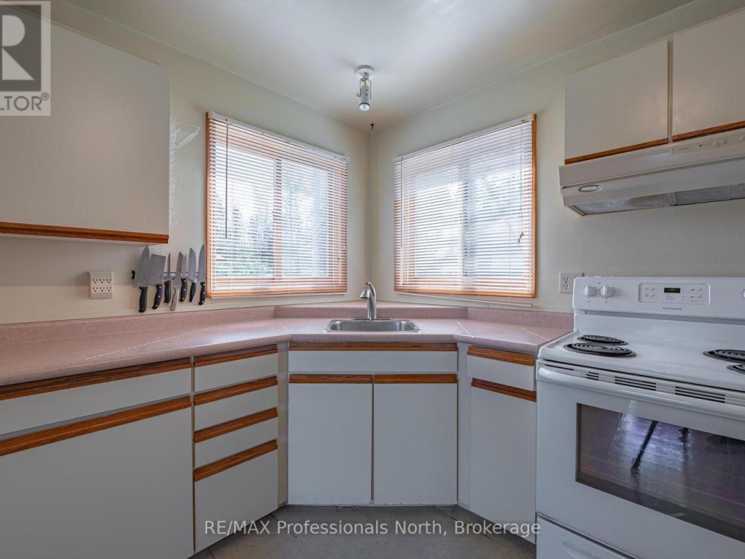 1070 Glamorgan Road E, Gooderham Lake
