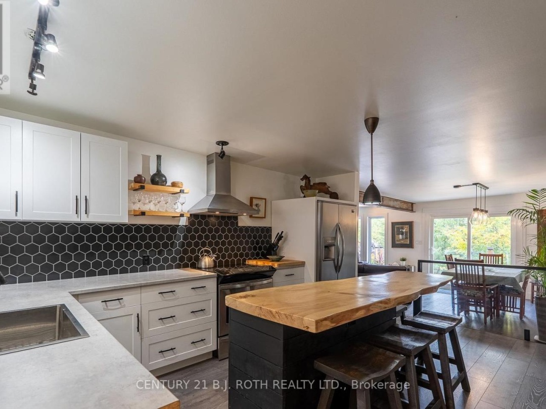 8101 KINGS RIVER ROAD, 