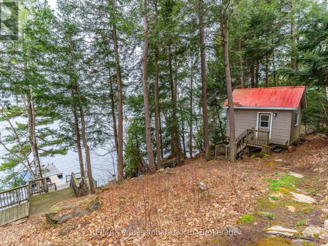 5997 Kennisis Lake Road, Kennisis Lake