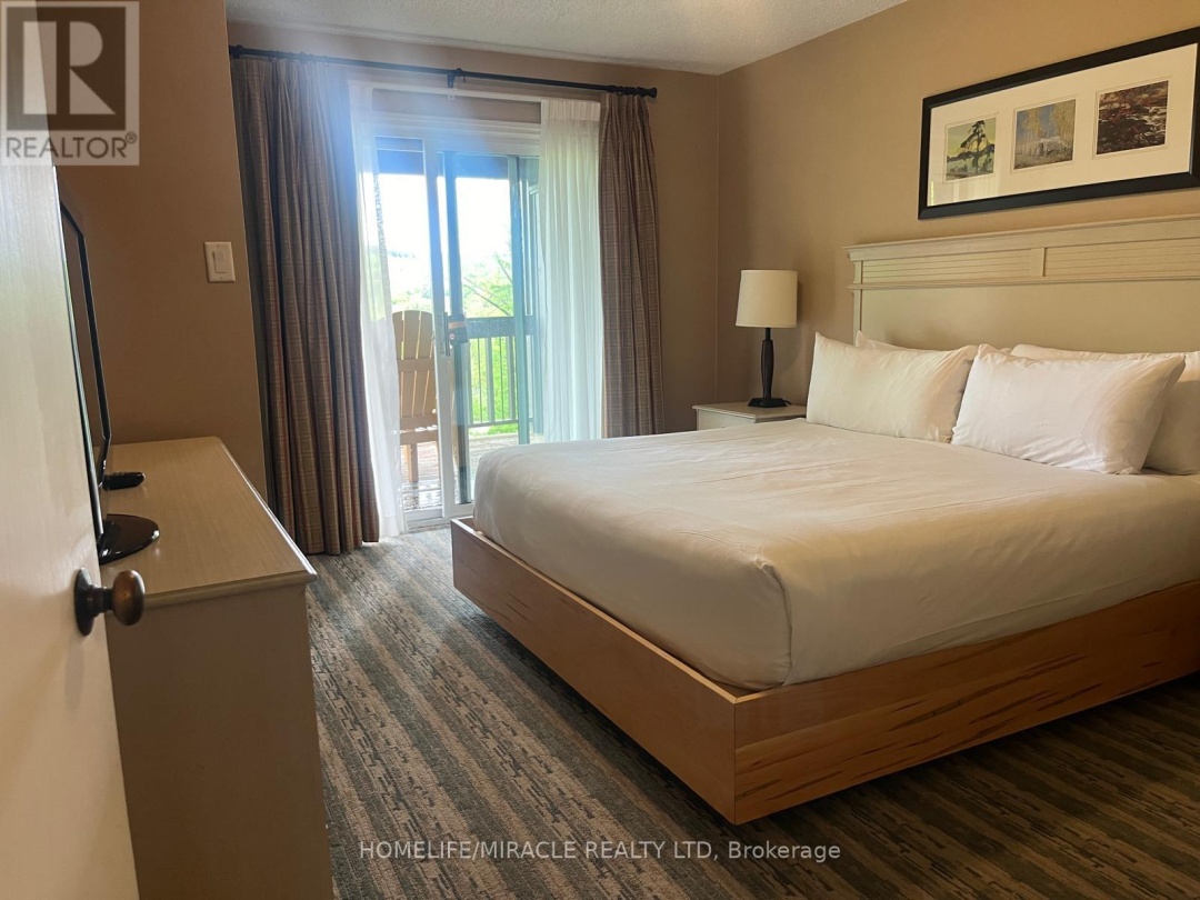 51/104 1235 Deerhurst Drive, Peninsula Lake