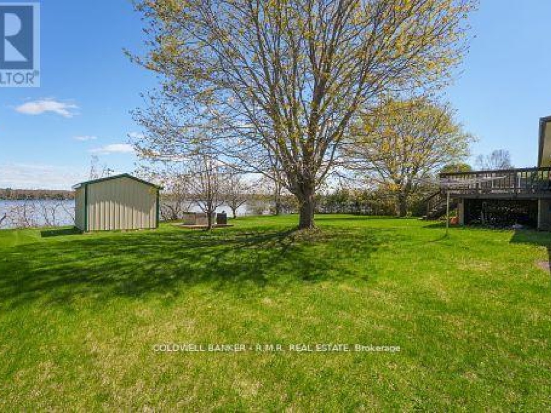 84 Pinewood Boulevard, Canal Lake