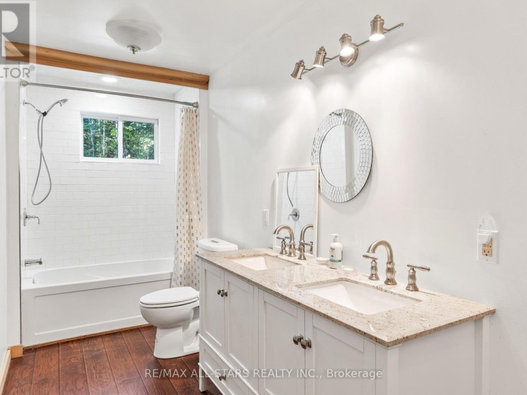 1142 ENGLISH CIRCLE, 