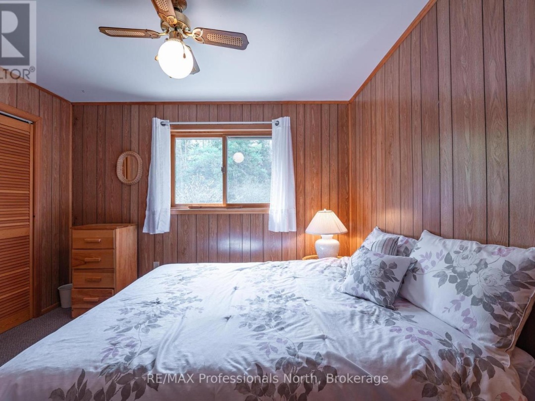 1070 Glamorgan Road E, Gooderham Lake