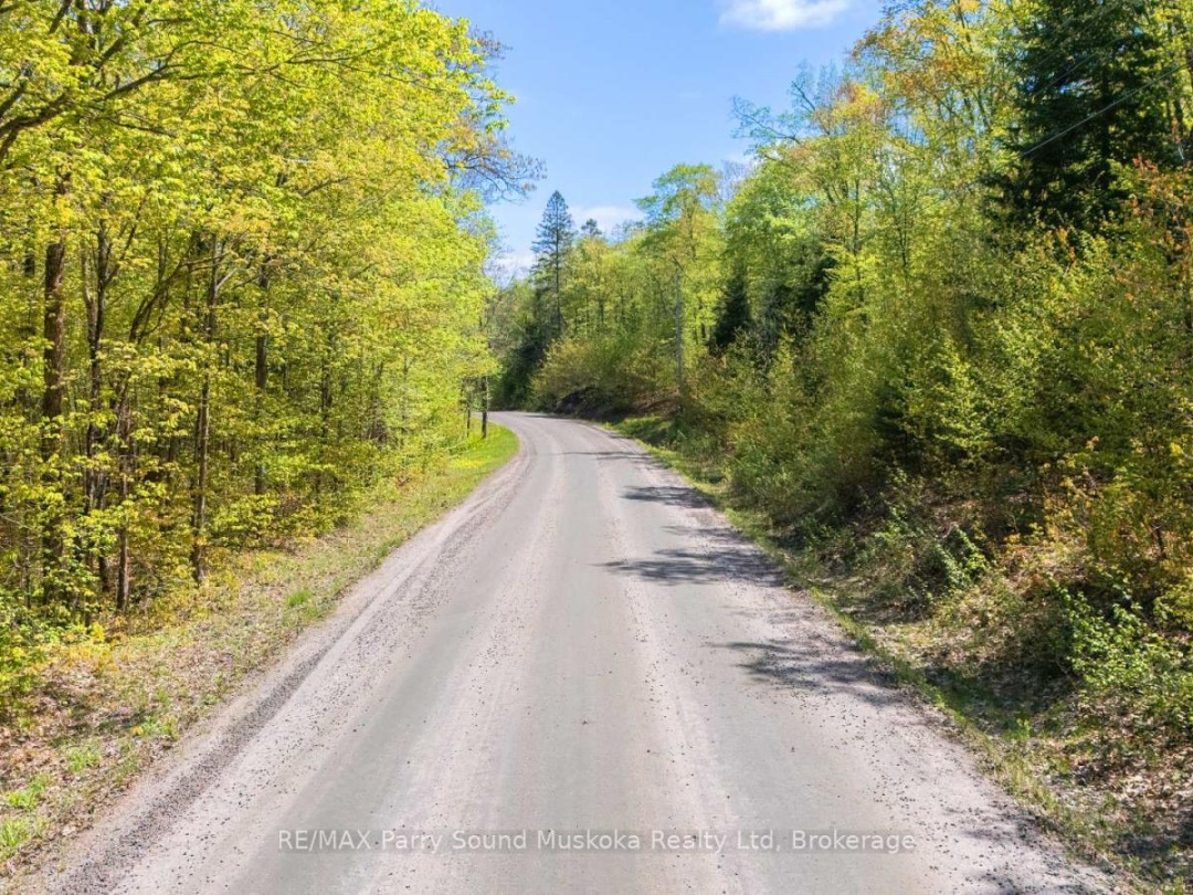 1835 LORIMER LAKE ROAD N, 