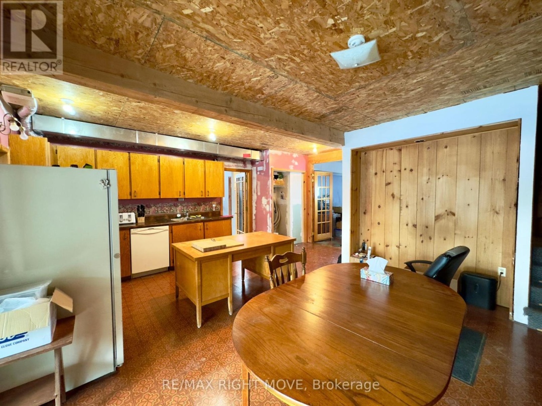 1894 HENRY'S LANDING, 