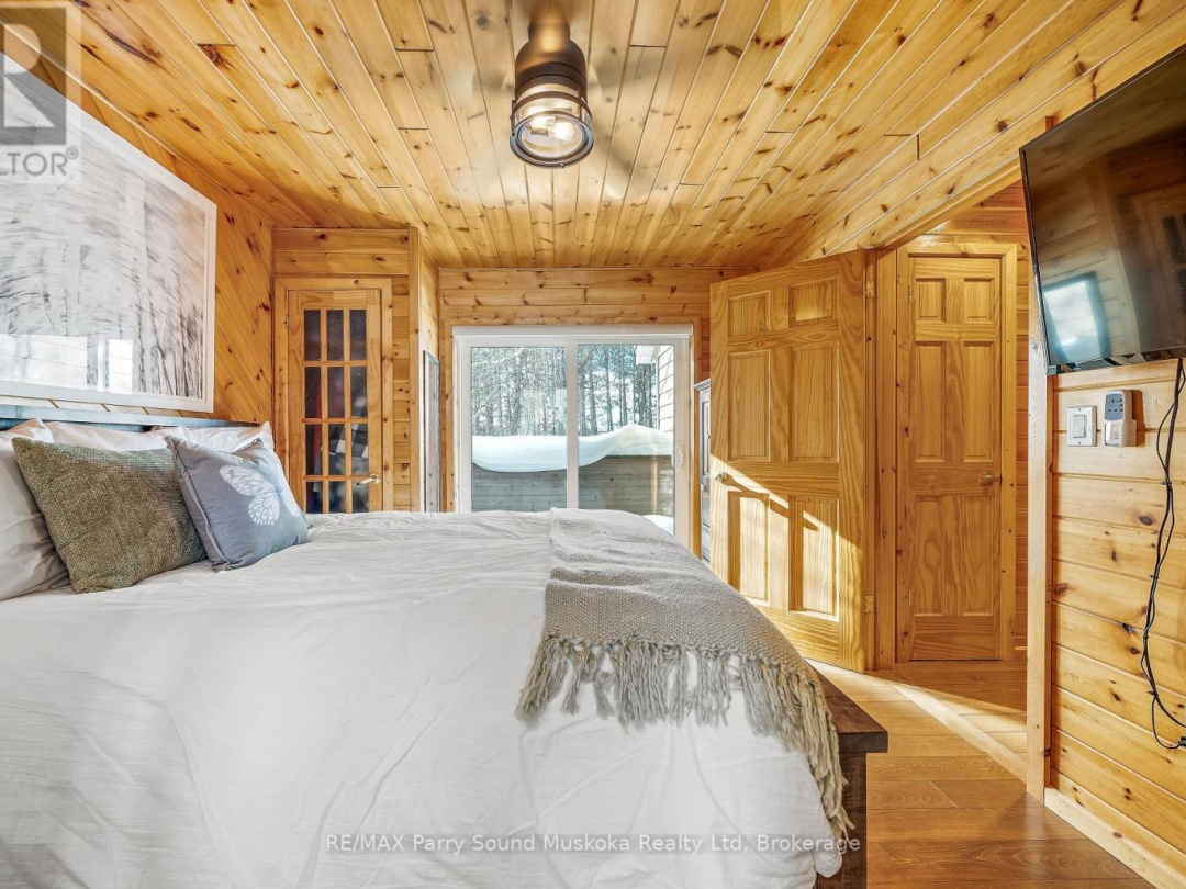 587 Centre Road, Manitouwabing Lake