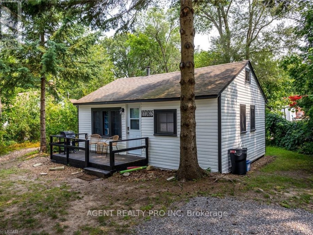21 ORIOLE ROAD, Cameron Lake
