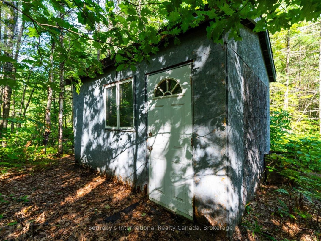 1060 NORTH KAHSHE LAKE ROAD, 