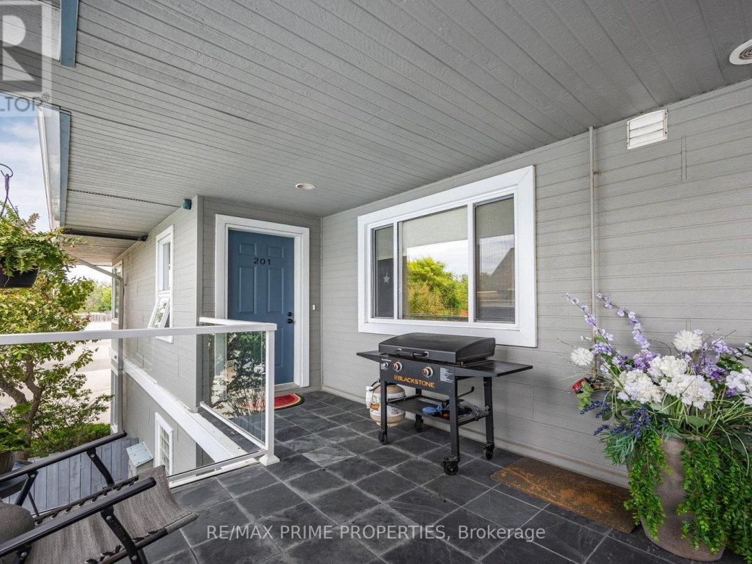 201 - 585 ATHERLEY ROAD, 