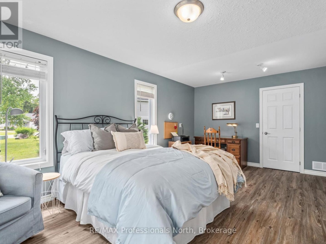 4 RED MAPLE COURT, 