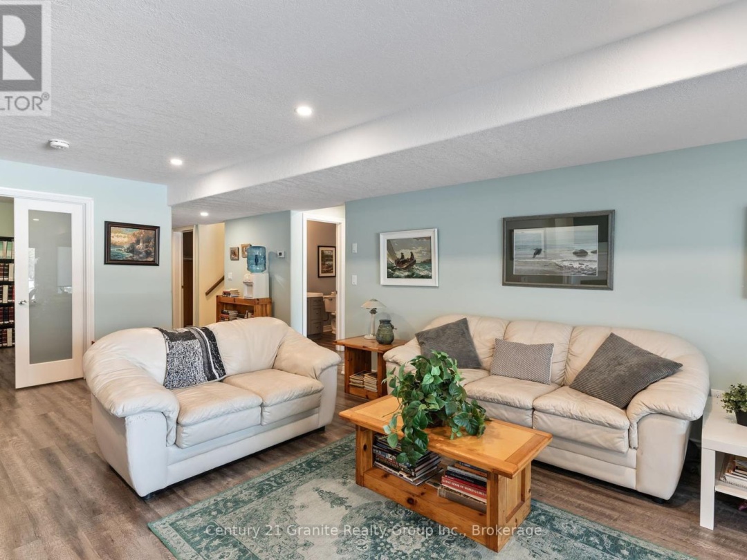17 Webb Circle, Kashagawigamog Lake