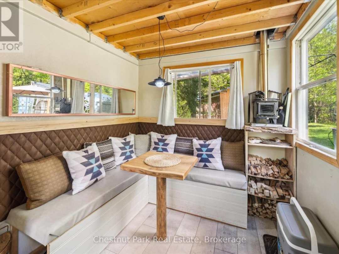 216 BLACKWATER LAKE ROAD, Seguin