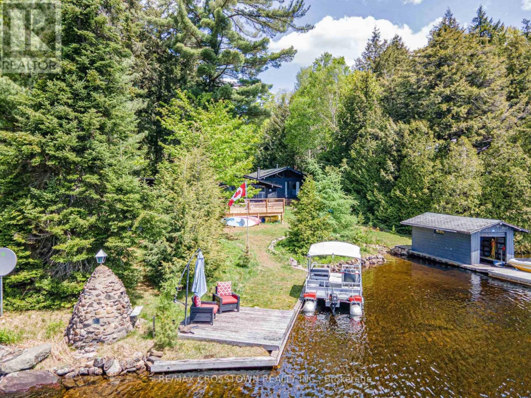 228 Macbeth Island, Wood Lake