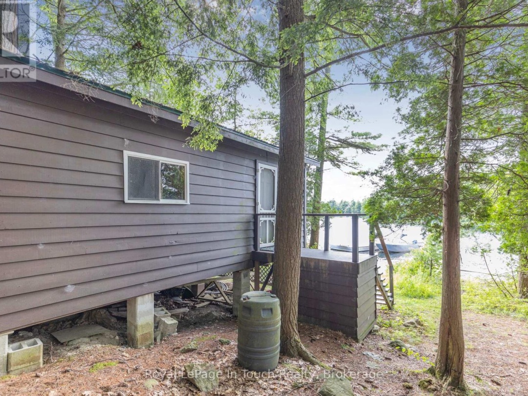 B207 10 Wahsoune Island, Georgian Bay