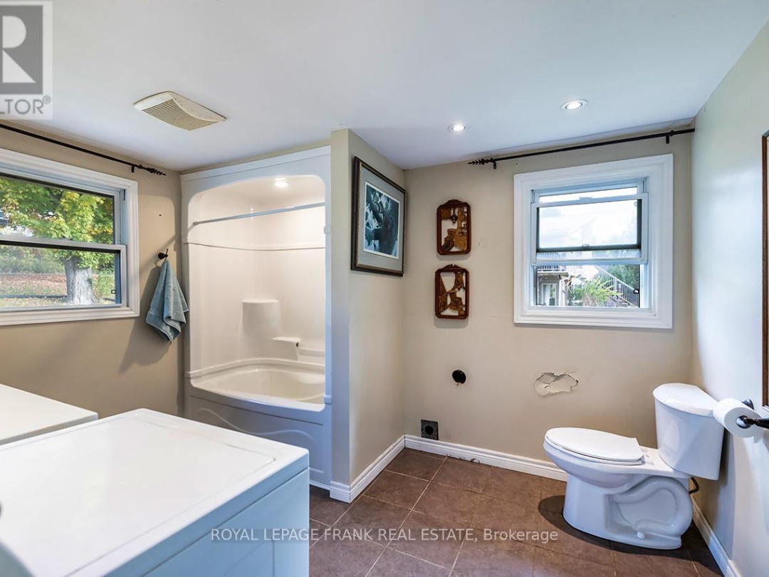 119 OAKDENE CRESCENT, 