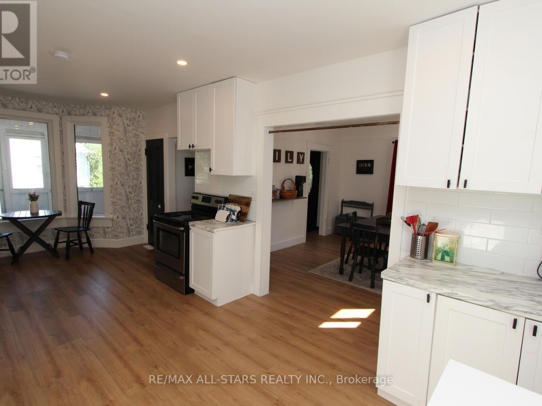 21 FRANCIS STREET E, 