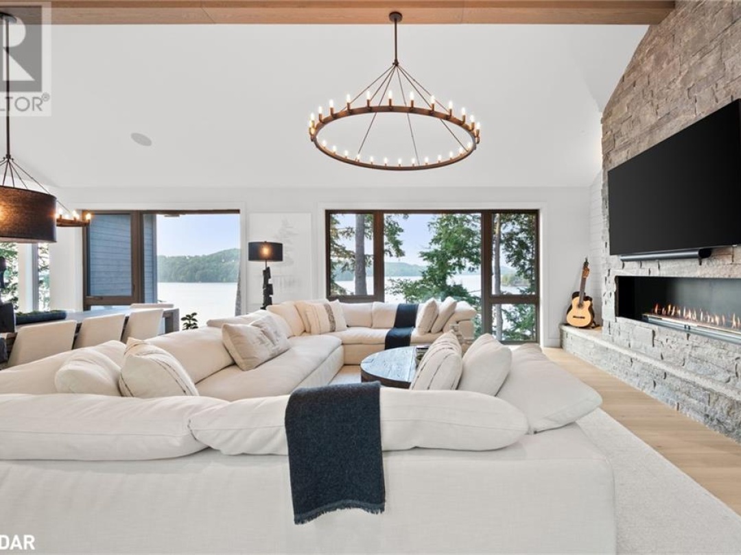 124 CLAREN CRESCENT Crescent, 