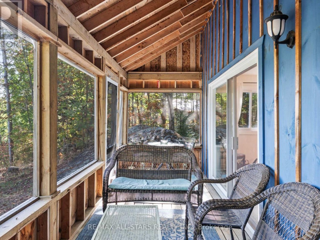1142 ENGLISH CIRCLE, 