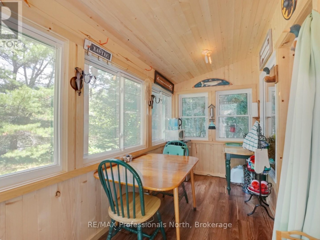 1279 ENGLISH CIRCLE, 