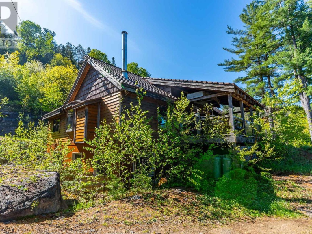1226 TRAPLINE TRAIL, Bat Lake