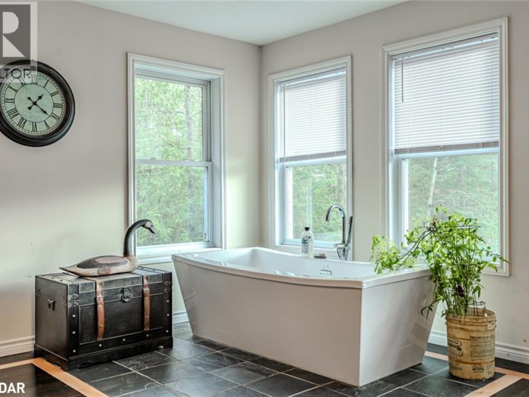 4 CLOVER Court, 