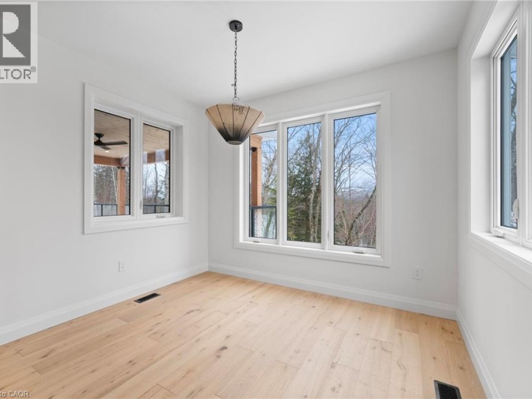 33 GLEN EAGLE Court, 