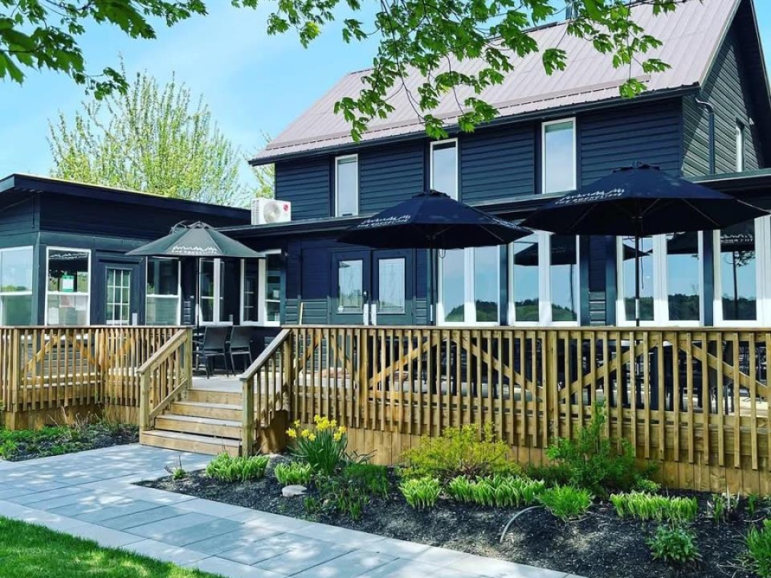 1014 Lois Lane, Gull Lake