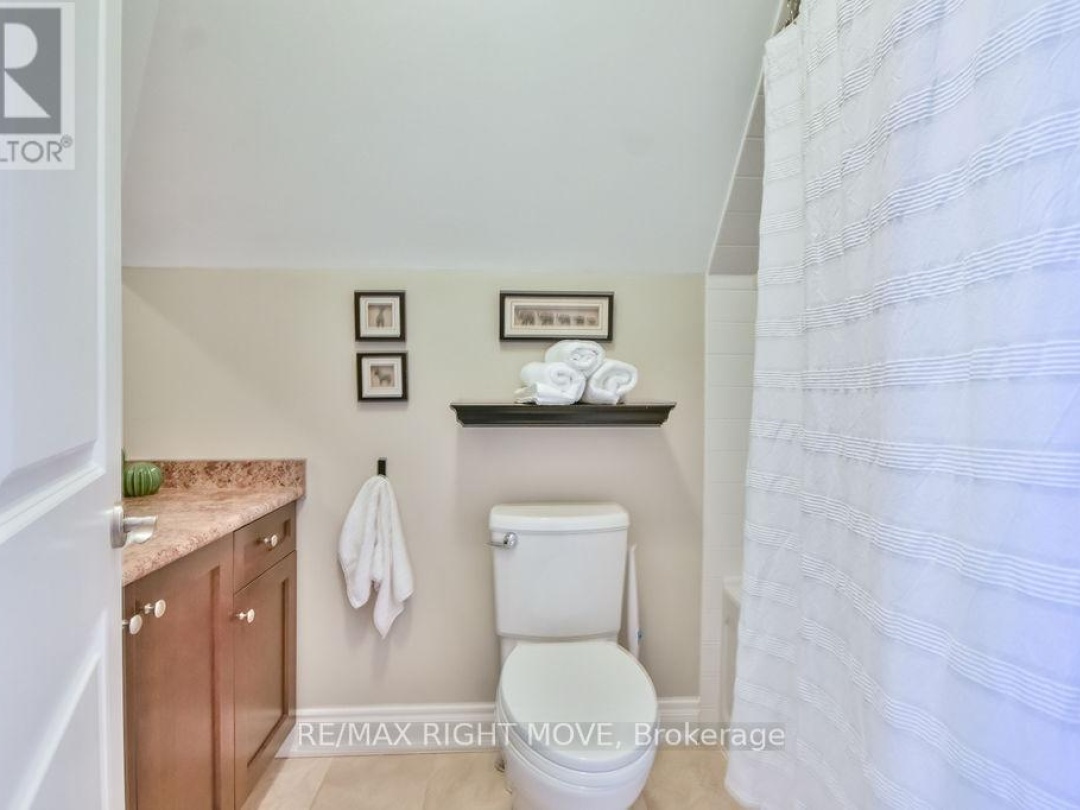 28 10 Invermara Court, Lake Simcoe