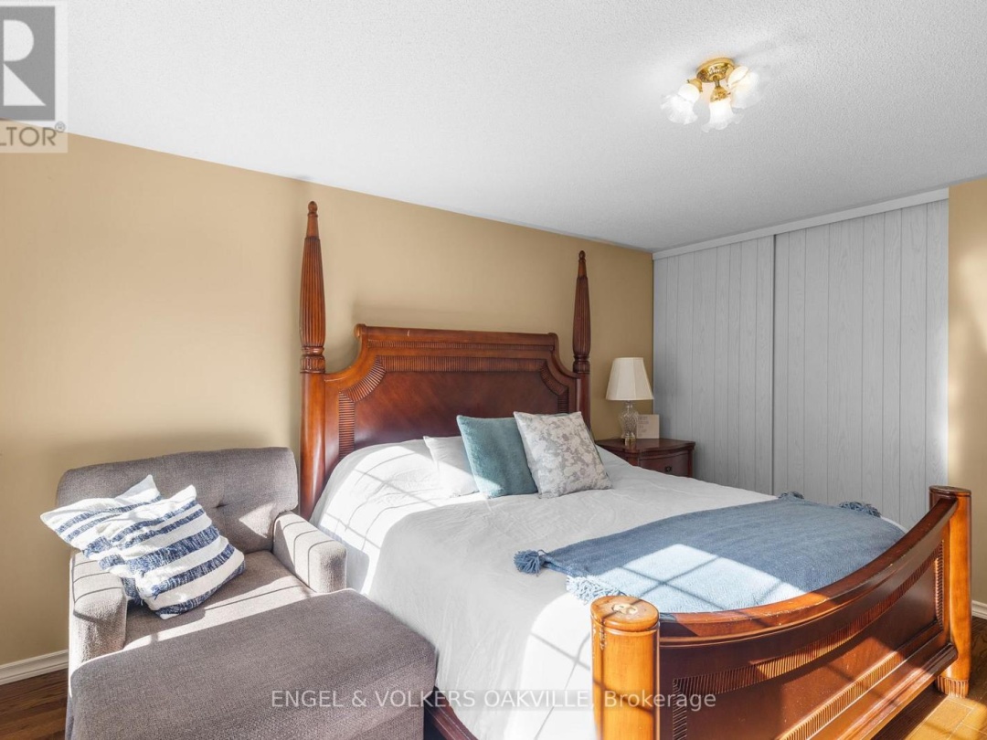 216 ROBINS POINT ROAD, 