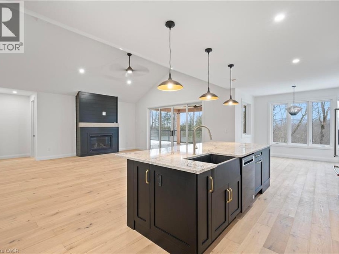 33 GLEN EAGLE Court, 