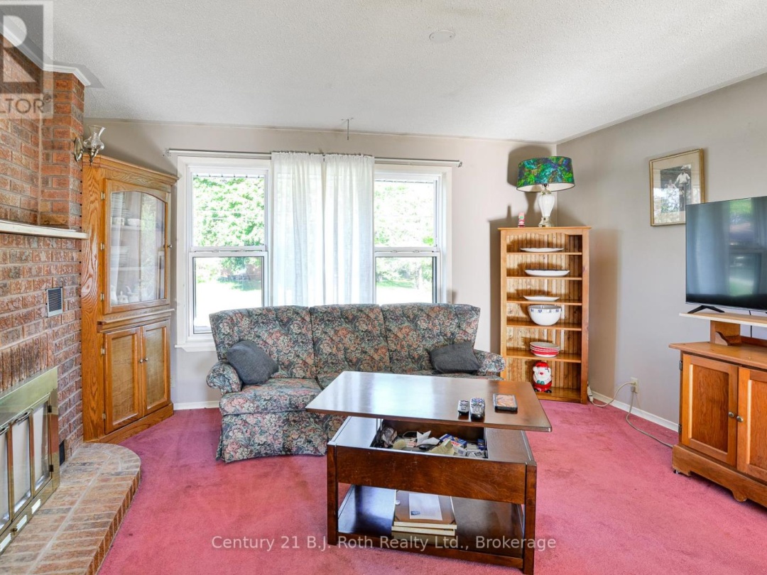 3 VINE STREET, 