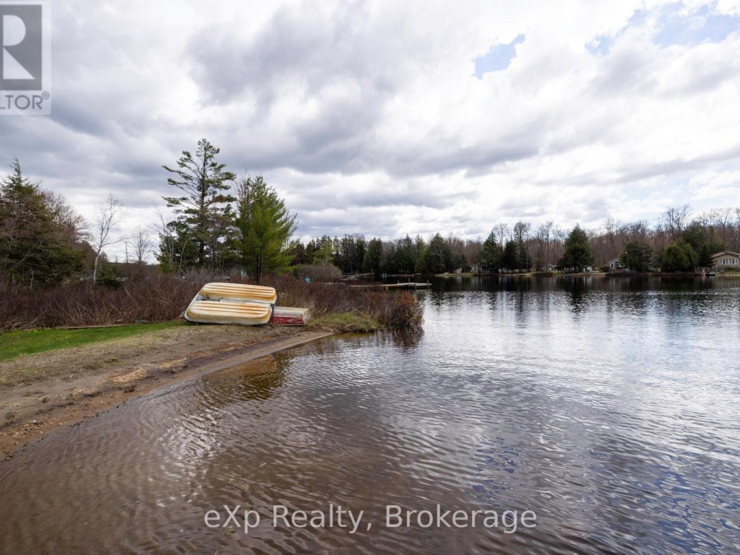 36 Roberts Lake Road E, Roberts Lake