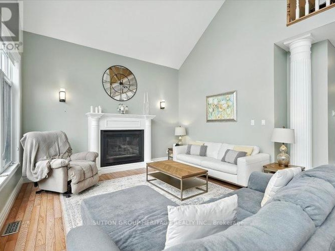 400 FRONT STREET W, 