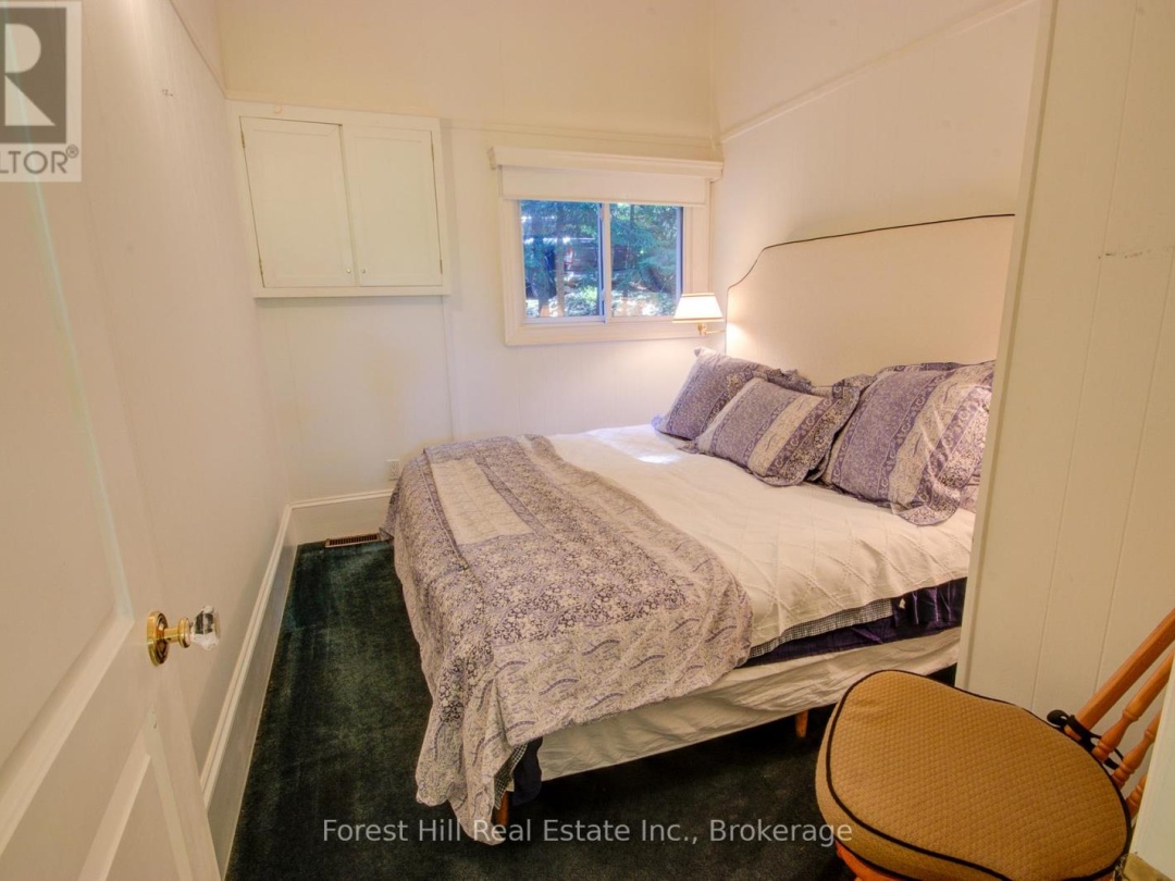 21 LAKEVIEW CRESCENT, 