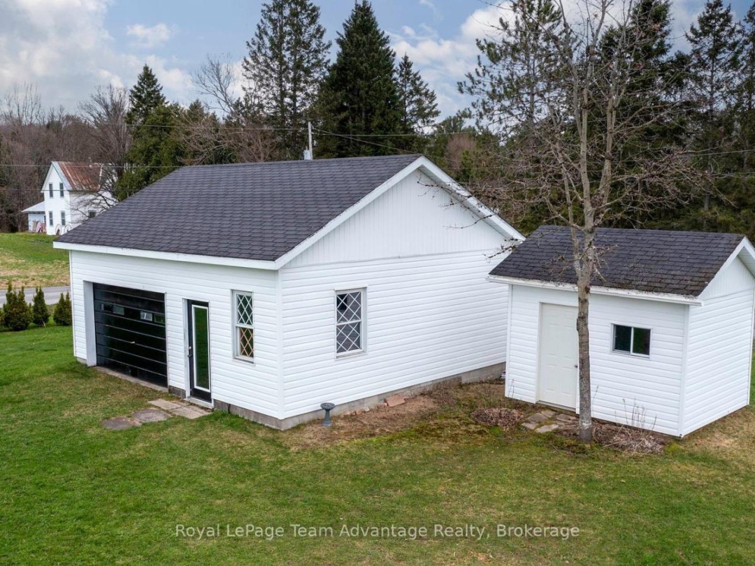 142 Broadbent Road, Manitouwabing Lake