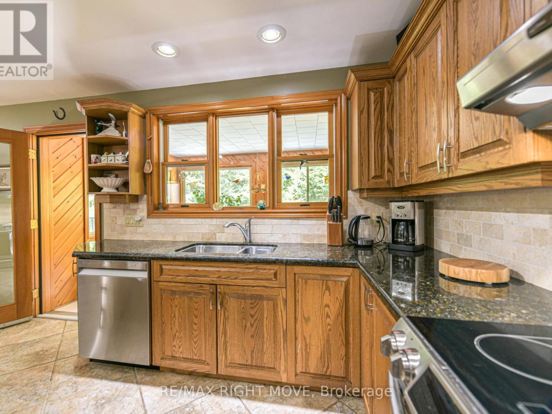 1892 CARRIAGE COURT, 