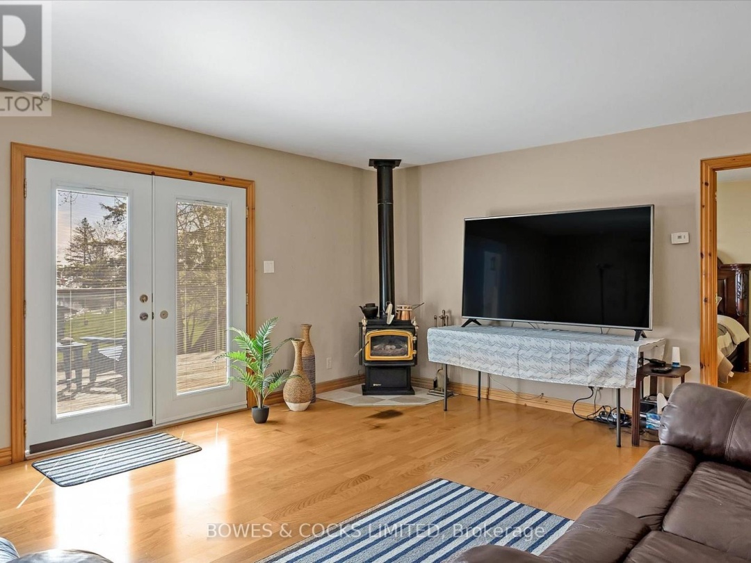 240 Lakeshore Drive, Pigeon Lake