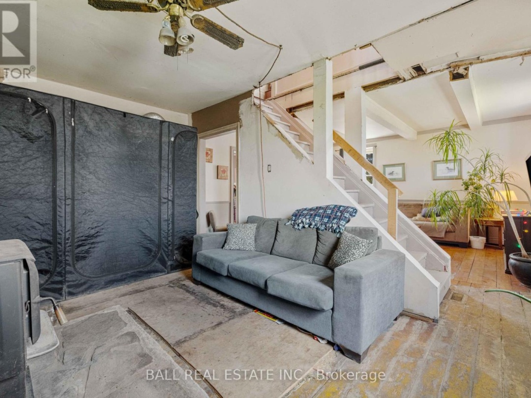 589 COUNTY ROAD 8, 
