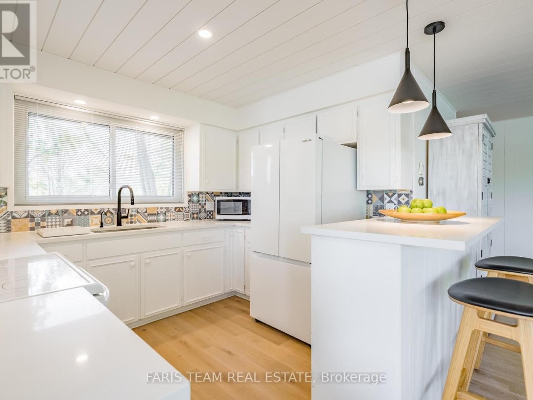 1010 Sanderson Road, Clearwater Lake