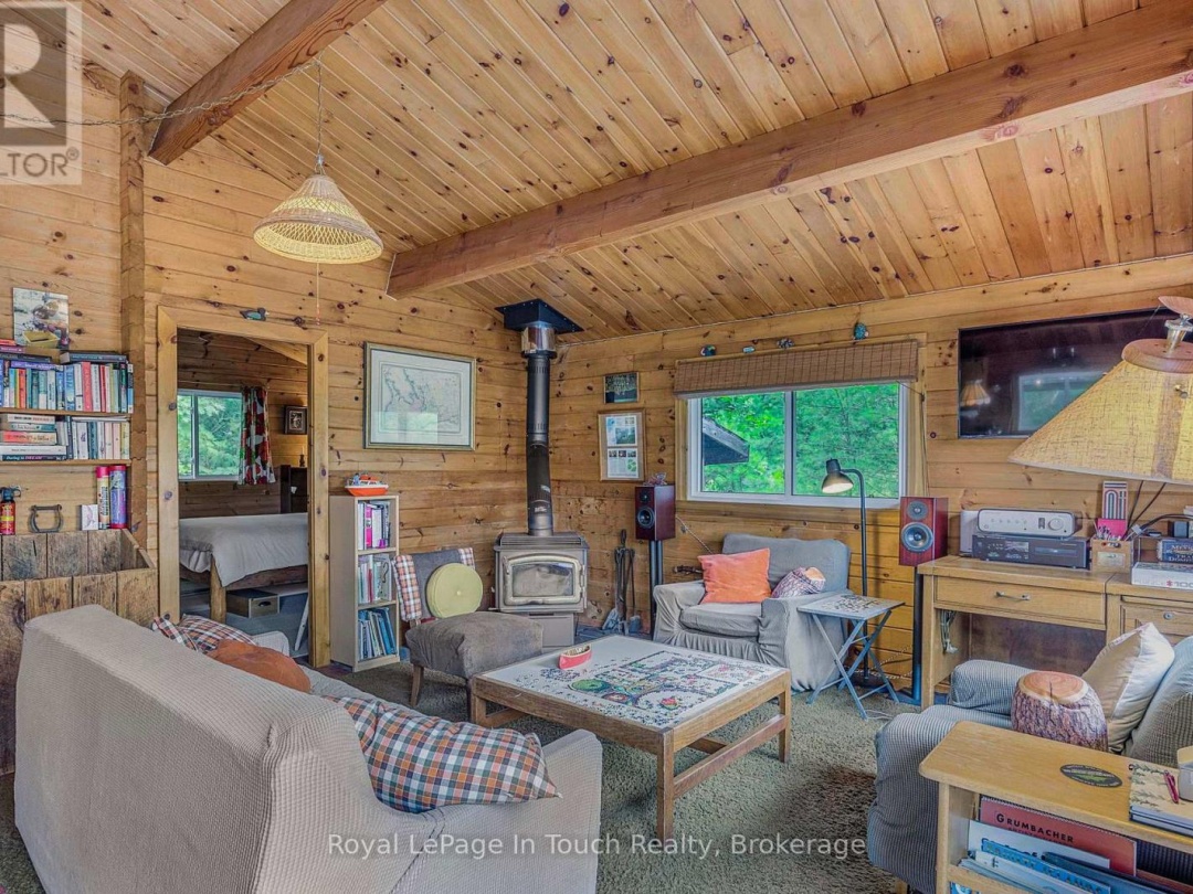 B207 10 Wahsoune Island, Georgian Bay