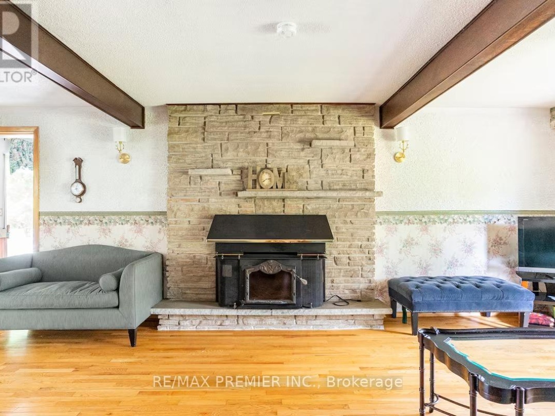 570 Phillip Street E, Gull Lake