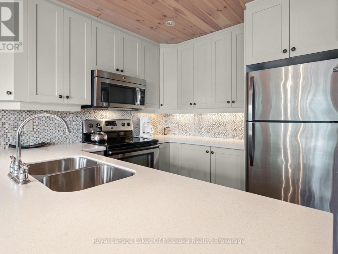 16368 KAWAGAMA-DENNISON ISLAND, Kawagama Lake