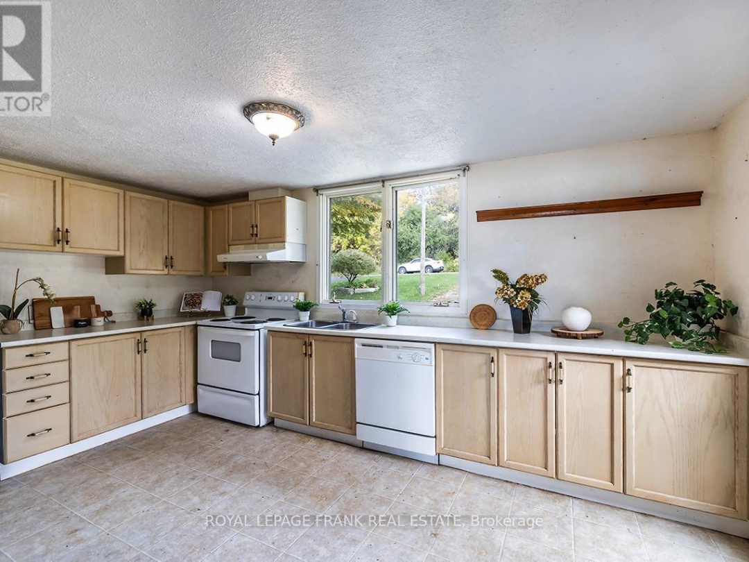 119 OAKDENE CRESCENT, 