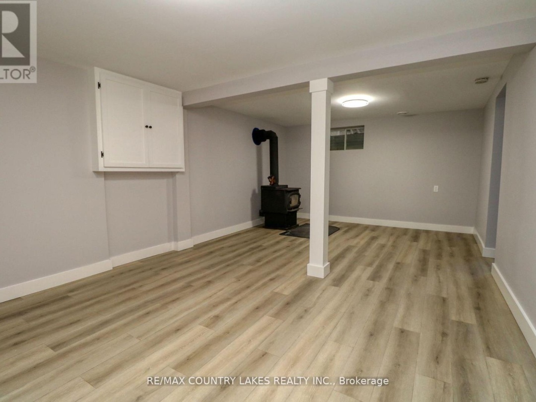 3 PINEWOOD BOULEVARD, Canal Lake