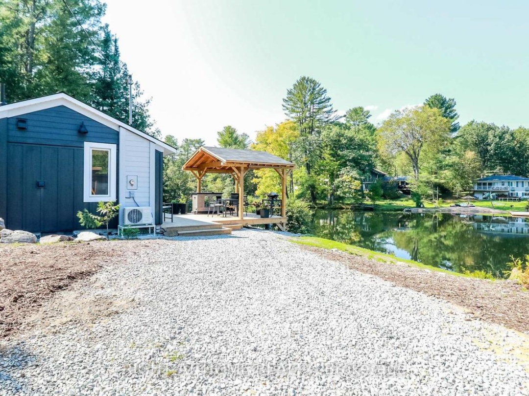 8150 Laidlaw Avenue, Severn Lake