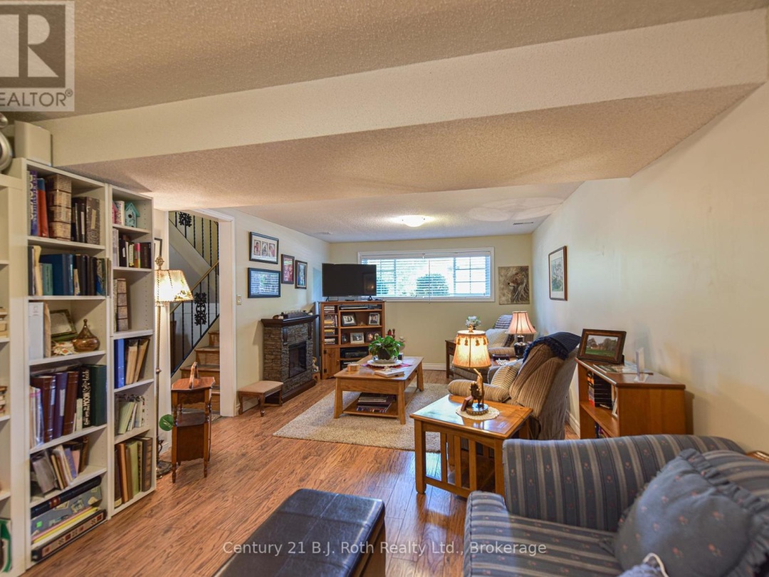 297 MATCHEDASH STREET N, 
