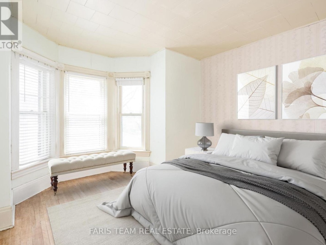 9 BORLAND STREET E, 