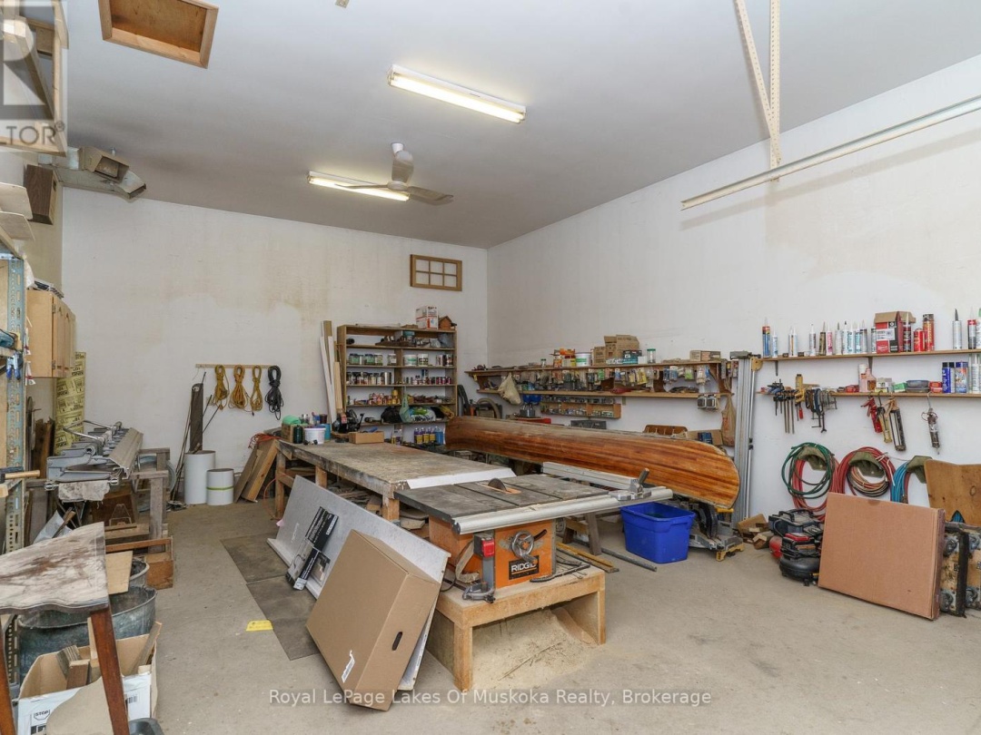 1020 AMELIA CRESCENT, 